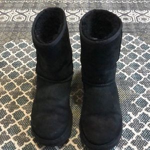 Short Black Uggs